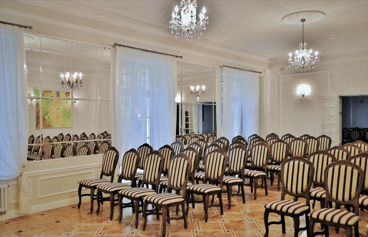 Palac Kobylin Kültér fotó