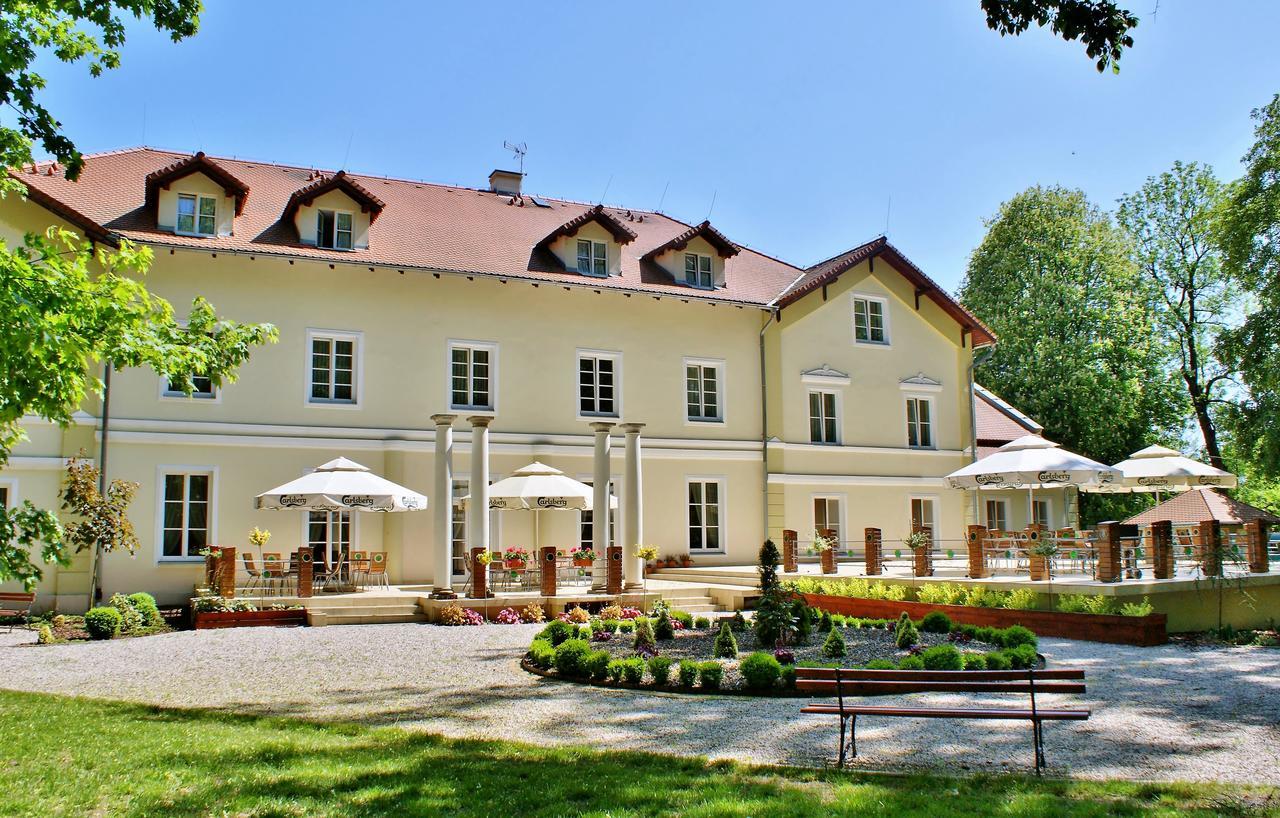 Palac Kobylin Kültér fotó
